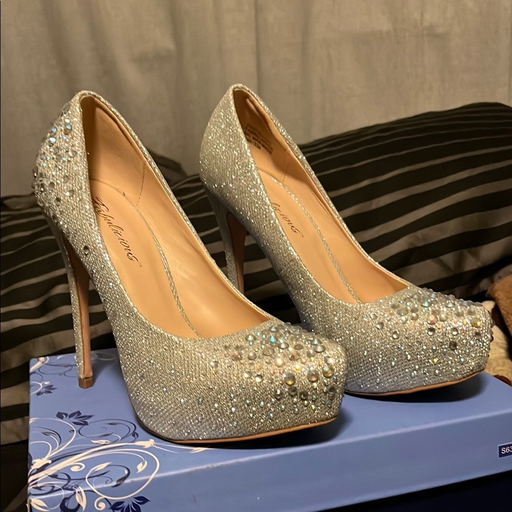 Fabulicious Silver High Heels pumps